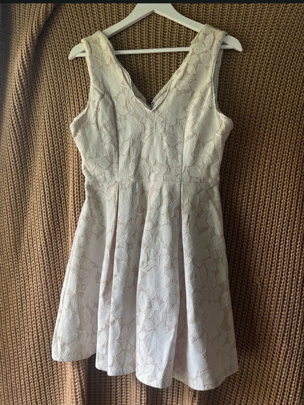 She + Sky Cream Floral Lace V-Neck Fit-and-Flare Dress